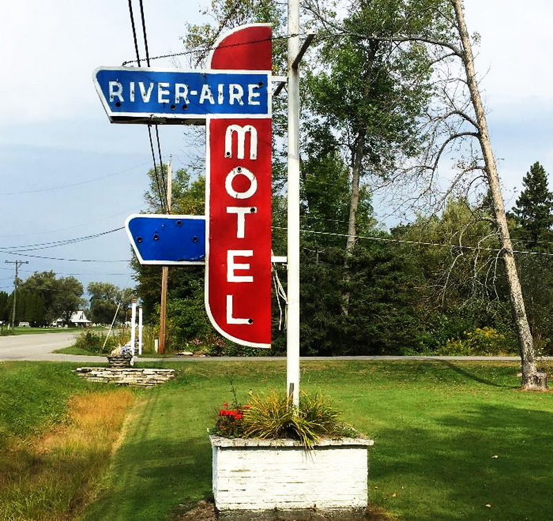 River Aire Motel (Riveraire Motel) - From Web Listing (newer photo)